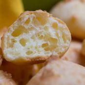 Pão de Queijo (Brazilian Cheese Bread)
